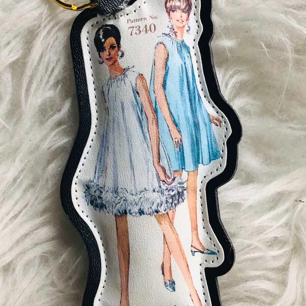 💝- Vintage 60’s Fashion Purse charm / keychain